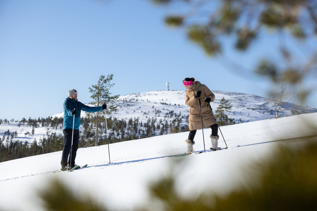 Snowshoeing_luosto