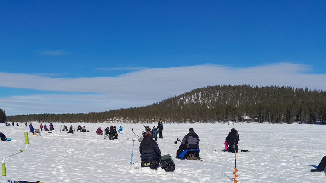 Feelispalvelut_icefishing