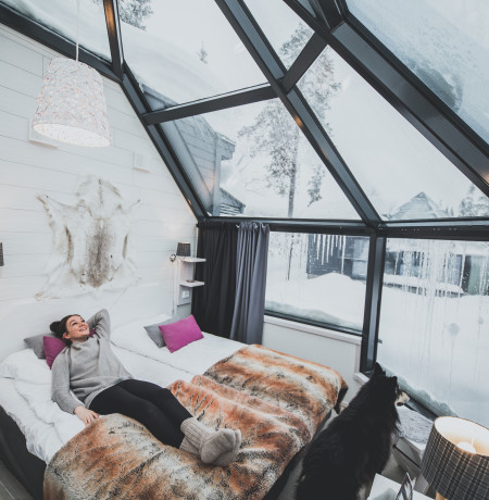 Santashotelaurora-lasi-iglu