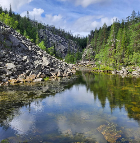 National park guided tours Kairankutsu