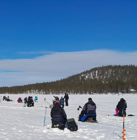 Feelispalvelut_icefishing