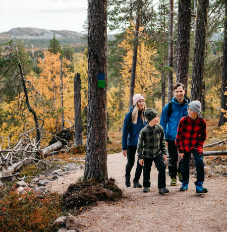 VisitPyhaLuosto-perhe_syksy
