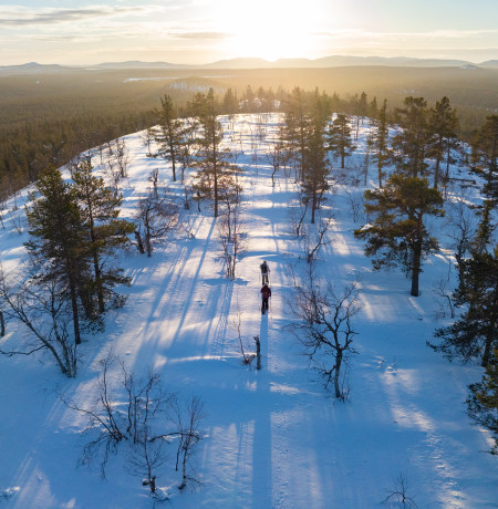 VisitPyhaluosto_pikkuluosto_lumikenkäily