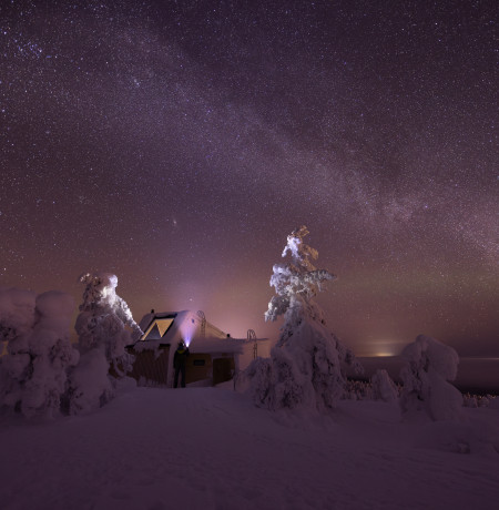 Ukko-Luoston maisematupa Luosto yöllä