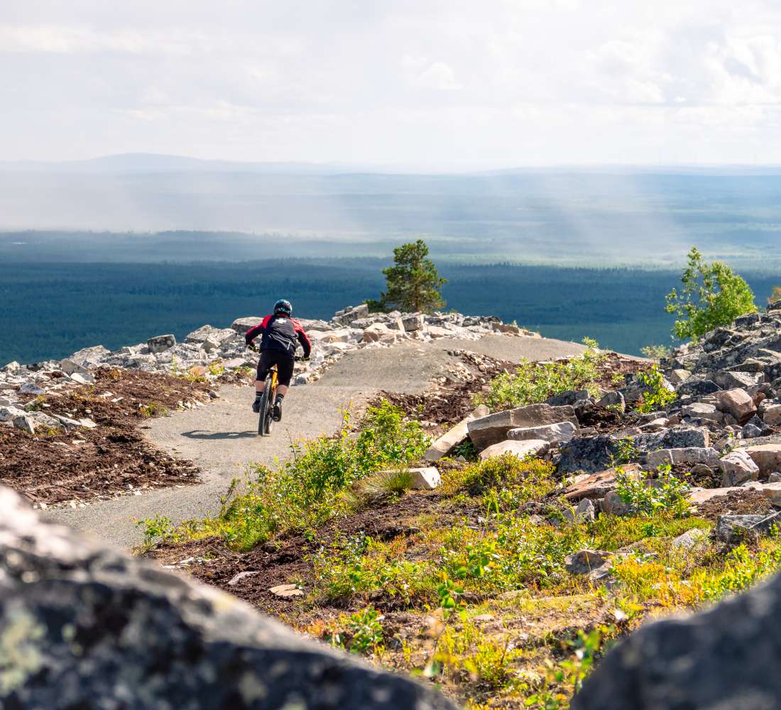 DH biking at Pyhä Flow Lapland