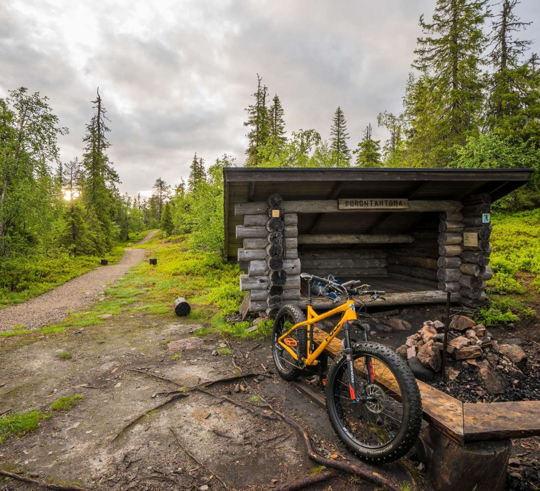 Mountainbiking_Lapland_Porontahtoma laavu, Johannes Sipponen.jpg