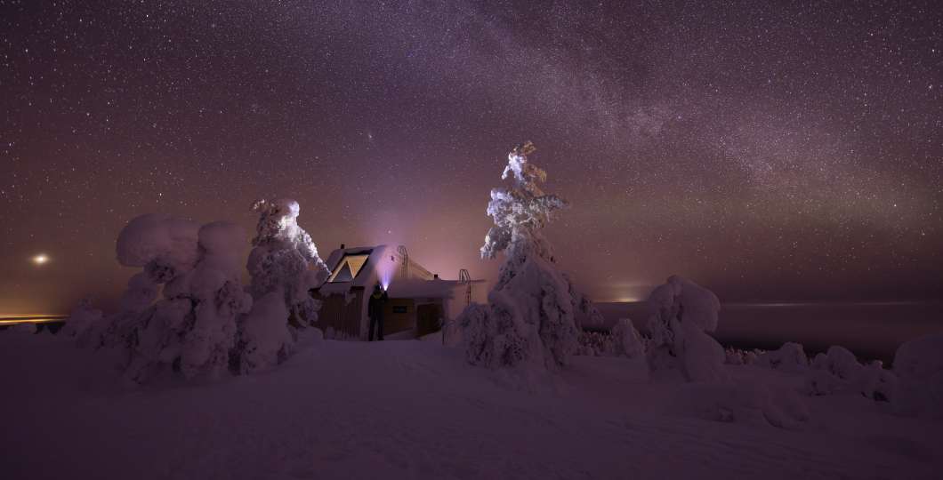 Ukko-Luoston maisematupa Luosto yöllä