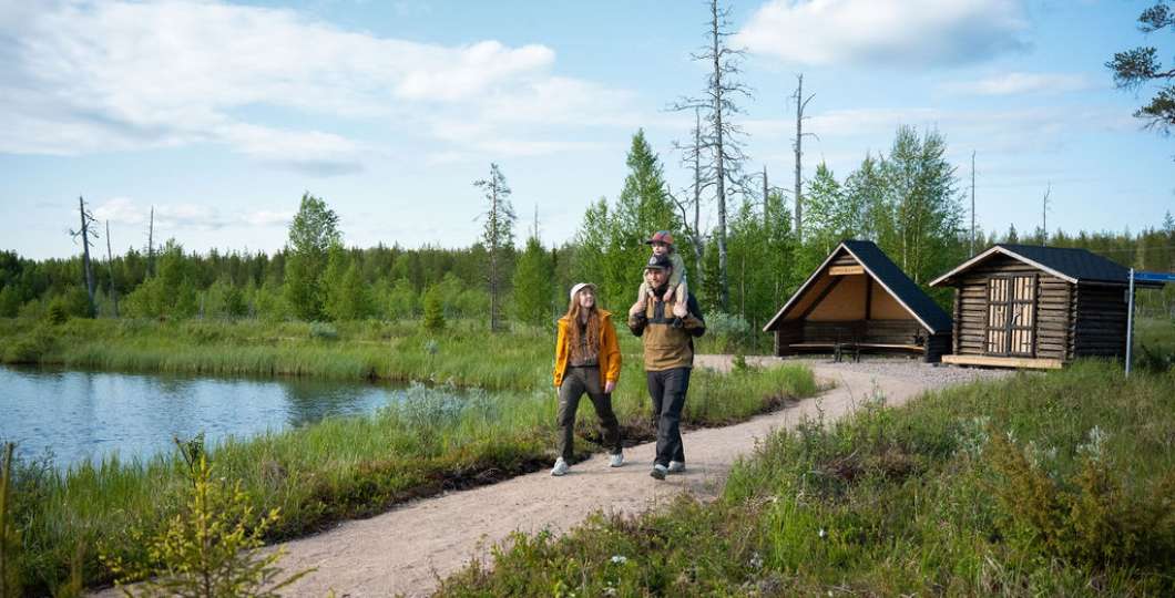 Visitpyhaluosto_flatlight_auroralampi